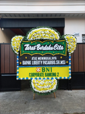 Papan Bunga Duka di Mondoretno