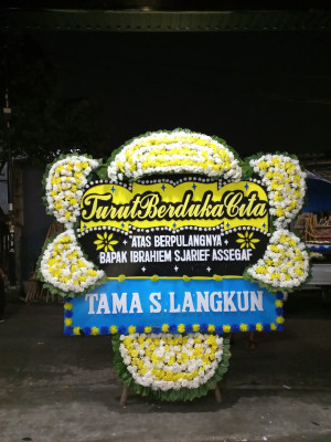 Papan Bunga Duka di Mondoretno